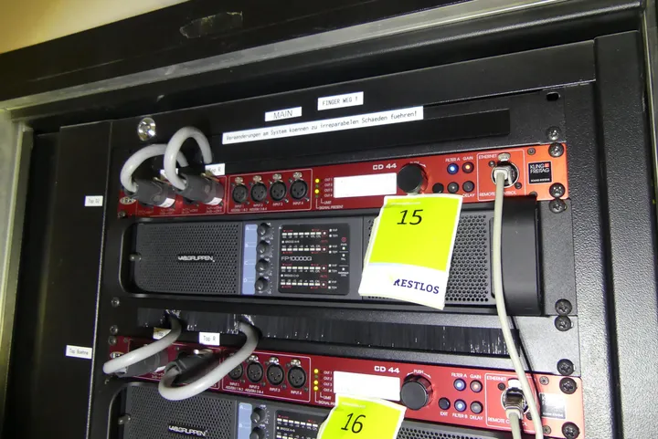 Lab.Gruppen Endstufe Modell: FP10000Q, mit Kling & Freitag CD 44 Controller